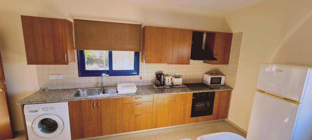 Stay Trinity Beach Apts Paralímni Eksteriør bilde