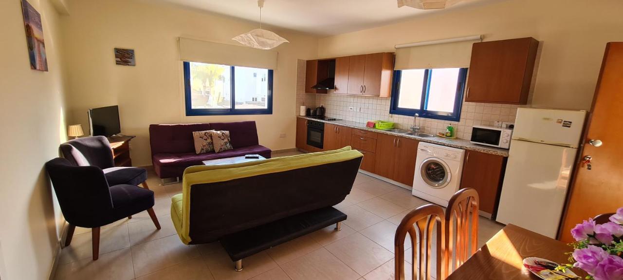 Stay Trinity Beach Apts Paralímni Eksteriør bilde